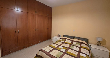 Spacious unfurnished 7 bedroom house with pool in Asgata