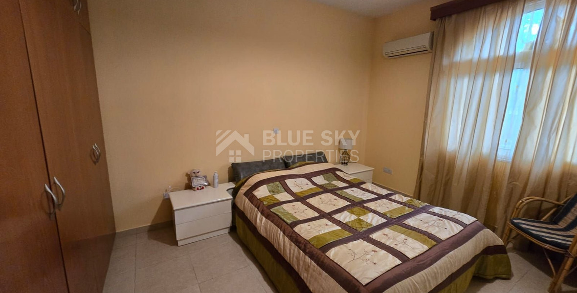 Spacious unfurnished 7 bedroom house with pool in Asgata