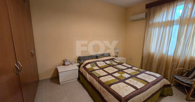 Spacious unfurnished 7 bedroom house with pool in Asgata