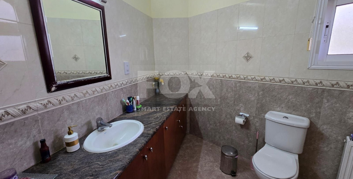 Spacious unfurnished 7 bedroom house with pool in Asgata