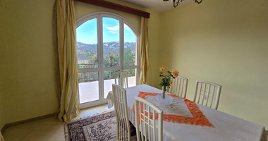 Spacious unfurnished 7 bedroom house with pool in Asgata