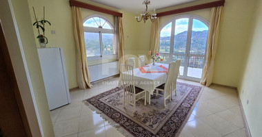 Spacious unfurnished 7 bedroom house with pool in Asgata