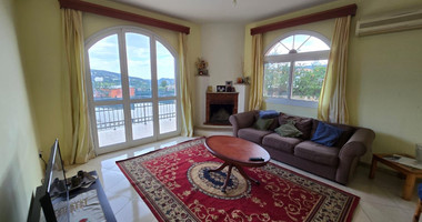 Spacious unfurnished 7 bedroom house with pool in Asgata