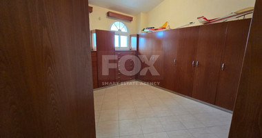 Spacious unfurnished 7 bedroom house with pool in Asgata