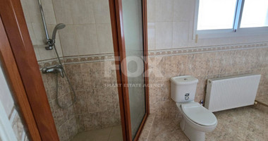 Spacious unfurnished 7 bedroom house with pool in Asgata