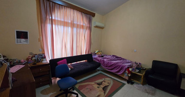 Spacious unfurnished 7 bedroom house with pool in Asgata