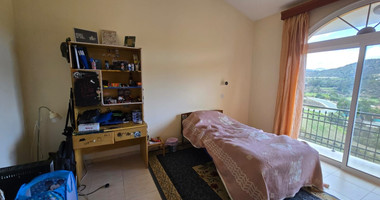 Spacious unfurnished 7 bedroom house with pool in Asgata