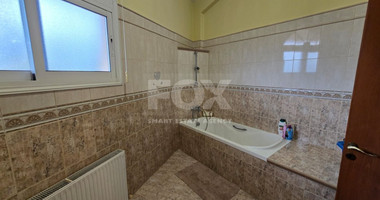 Spacious unfurnished 7 bedroom house with pool in Asgata