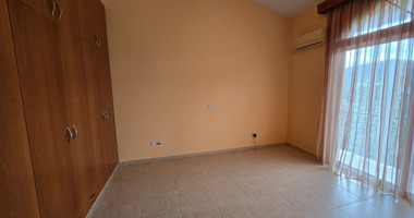 Spacious unfurnished 7 bedroom house with pool in Asgata