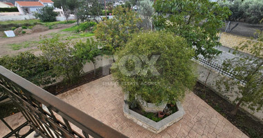 Spacious unfurnished 7 bedroom house with pool in Asgata