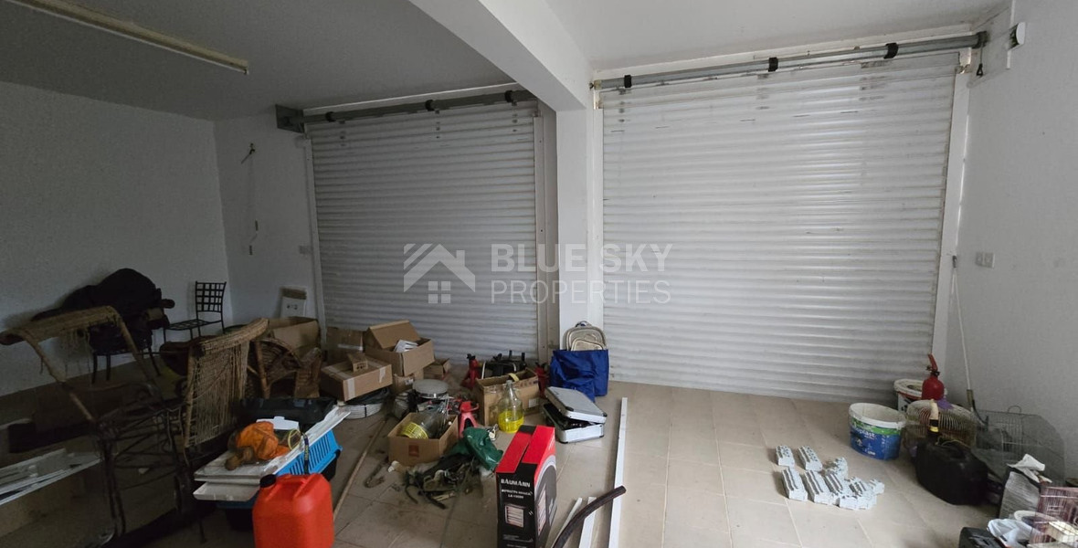 Spacious unfurnished 7 bedroom house with pool in Asgata