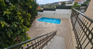 Spacious unfurnished 7 bedroom house with pool in Asgata