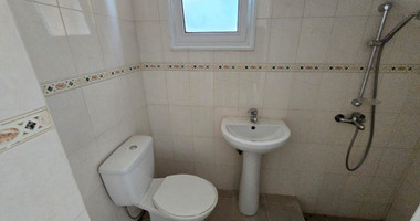 Spacious unfurnished 7 bedroom house with pool in Asgata