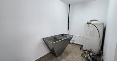 Spacious unfurnished 7 bedroom house with pool in Asgata