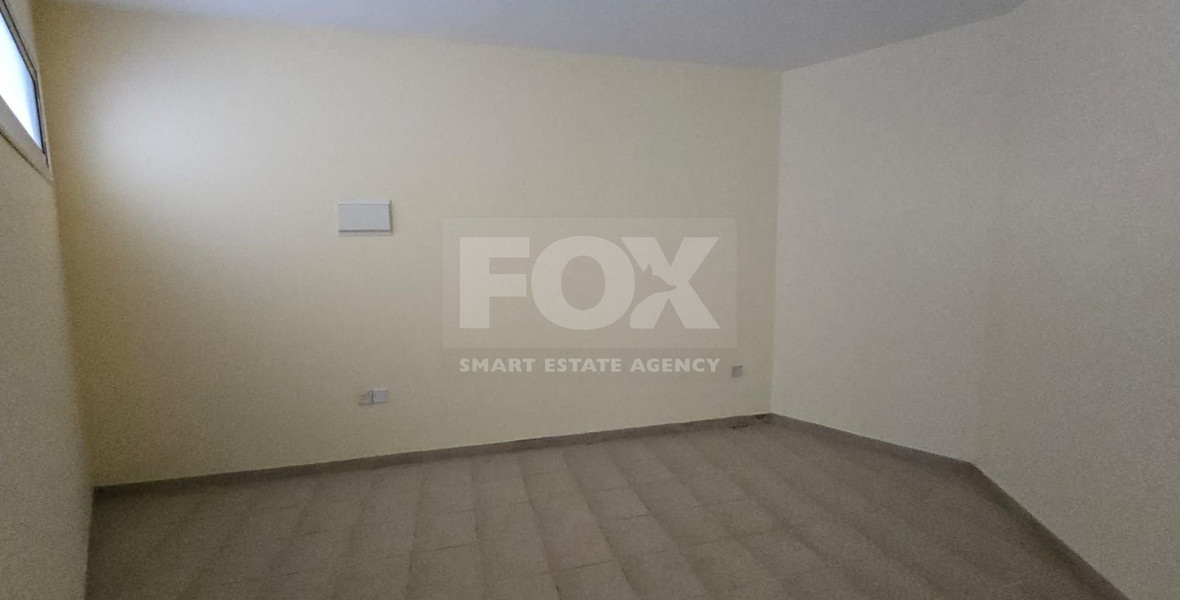 Spacious unfurnished 7 bedroom house with pool in Asgata