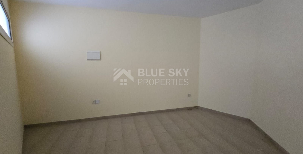 Spacious unfurnished 7 bedroom house with pool in Asgata