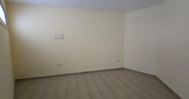 Spacious unfurnished 7 bedroom house with pool in Asgata