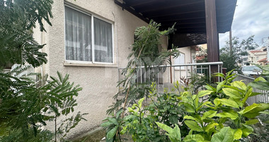 Corner Bungalow 2 bedrooms in the sought after location of Chalkoutsa Mesa Geitonia with garage