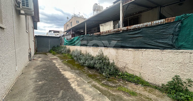 Corner Bungalow 2 bedrooms in the sought after location of Chalkoutsa Mesa Geitonia with garage