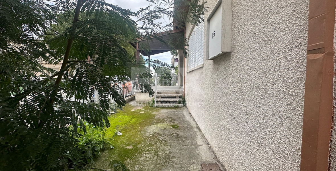 Corner Bungalow 2 bedrooms in the sought after location of Chalkoutsa Mesa Geitonia with garage