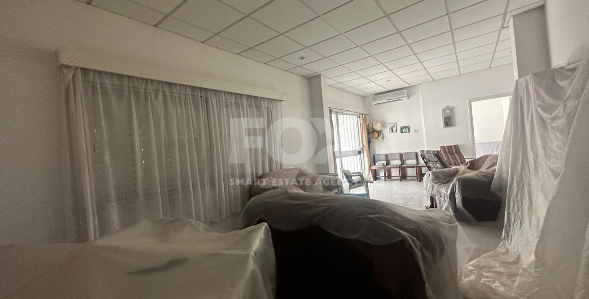 Corner Bungalow 2 bedrooms in the sought after location of Chalkoutsa Mesa Geitonia with garage