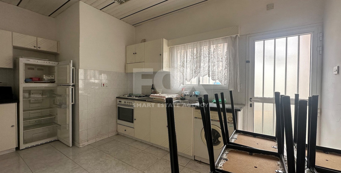 Corner Bungalow 2 bedrooms in the sought after location of Chalkoutsa Mesa Geitonia with garage