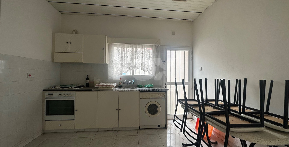 Corner Bungalow 2 bedrooms in the sought after location of Chalkoutsa Mesa Geitonia with garage