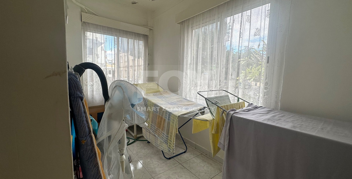 Corner Bungalow 2 bedrooms in the sought after location of Chalkoutsa Mesa Geitonia with garage