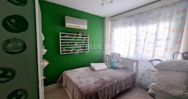 Spacious Three Bedroom Apartment with Sea View in Geroskipou