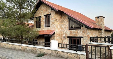 Four Bedroom House with Pool for sale in Souni-Zanakia