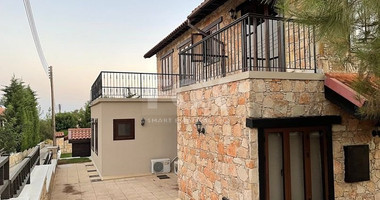 Four Bedroom House with Pool for sale in Souni-Zanakia