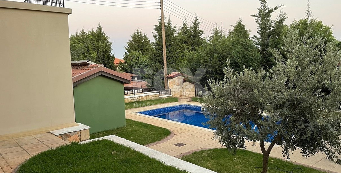 Four Bedroom House with Pool for sale in Souni-Zanakia