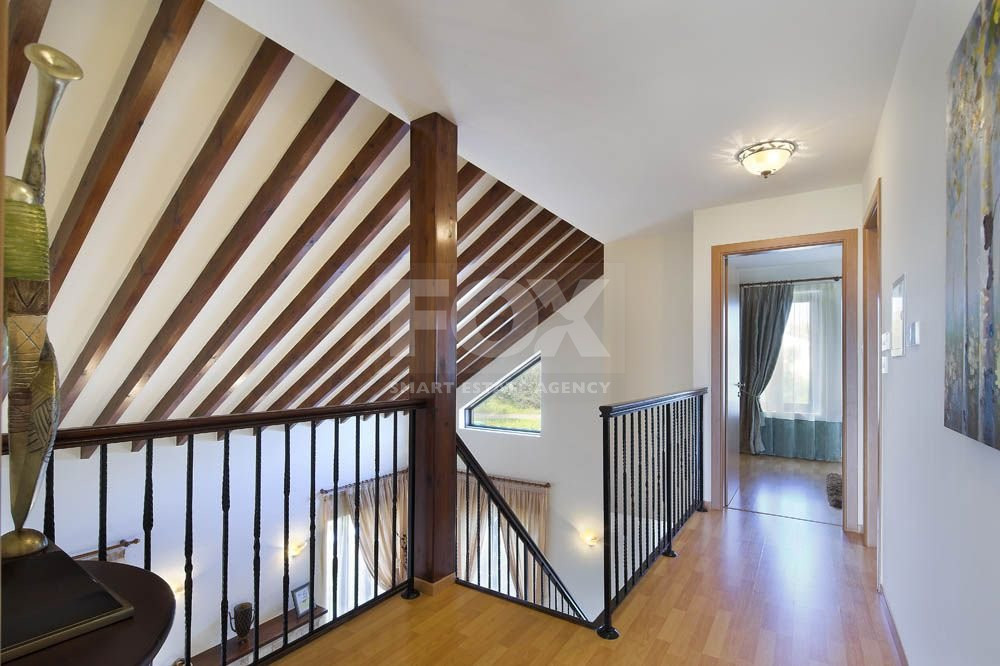 Four Bedroom House with Pool for sale in Souni-Zanakia