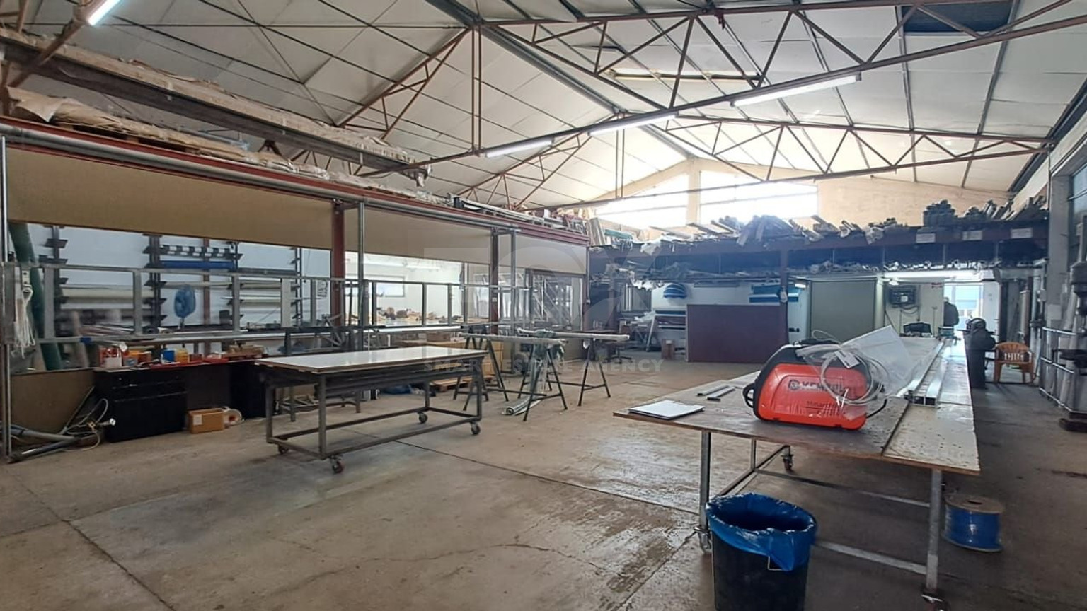 Warehouse of 600m2 for rent in the Agios Athanasios Industrial Estate
