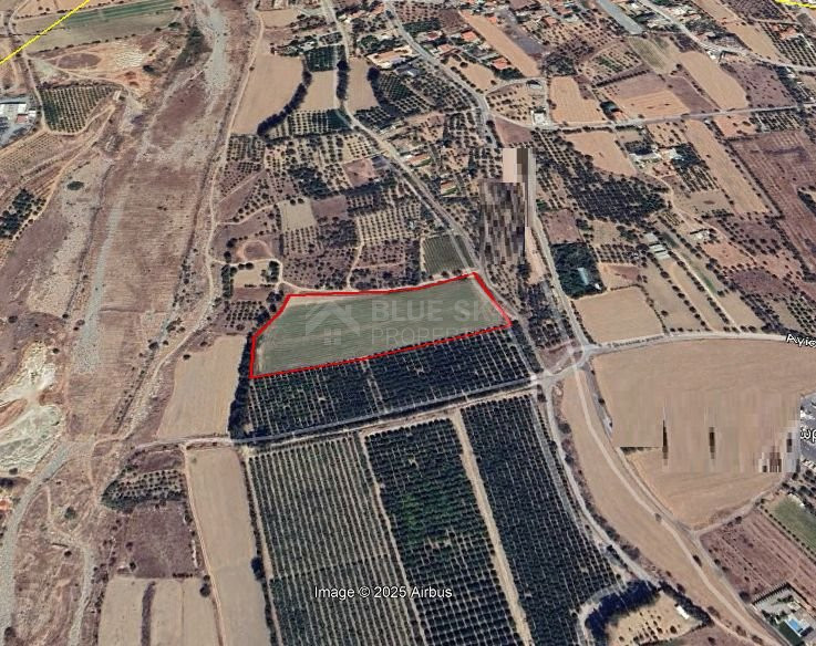 OUTSTANDING FLAT RESIDENTIAL LAND, DIRECT ROAD ACCESS WITH LICENCE FOR 18 HOUSES IN THE ERIMI