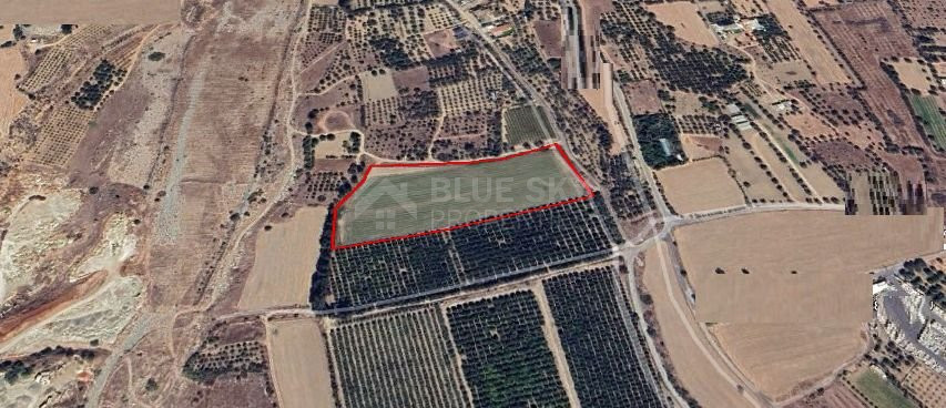 OUTSTANDING FLAT RESIDENTIAL LAND, DIRECT ROAD ACCESS WITH LICENCE FOR 18 HOUSES IN THE ERIMI