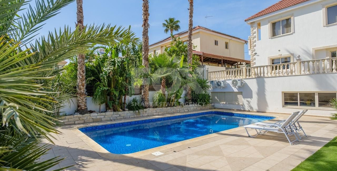Spacious four-bedroom house with pool for rent in Ypsoupoli, Limassol