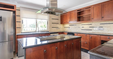 Spacious four-bedroom house with pool for rent in Ypsoupoli, Limassol