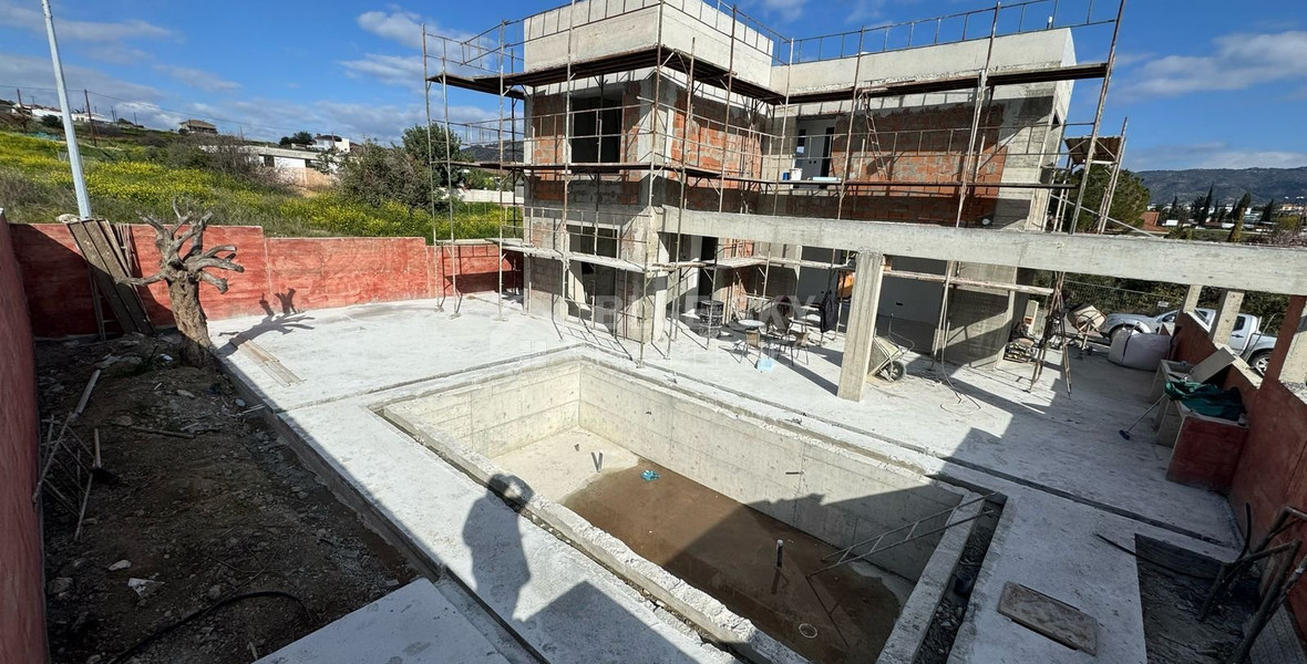 Modern  House with Pool For Sale in Parekklisia