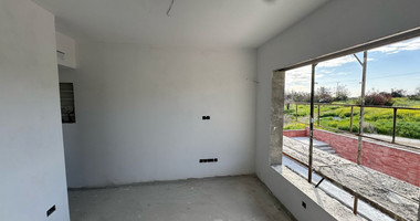 Modern  House with Pool For Sale in Parekklisia