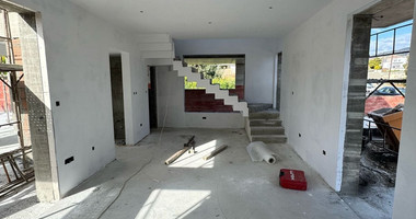 Modern  House with Pool For Sale in Parekklisia