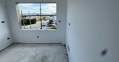 Modern  House with Pool For Sale in Parekklisia