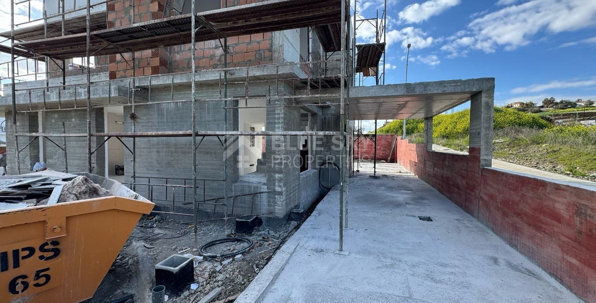 Modern  House with Pool For Sale in Parekklisia