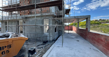 Modern  House with Pool For Sale in Parekklisia