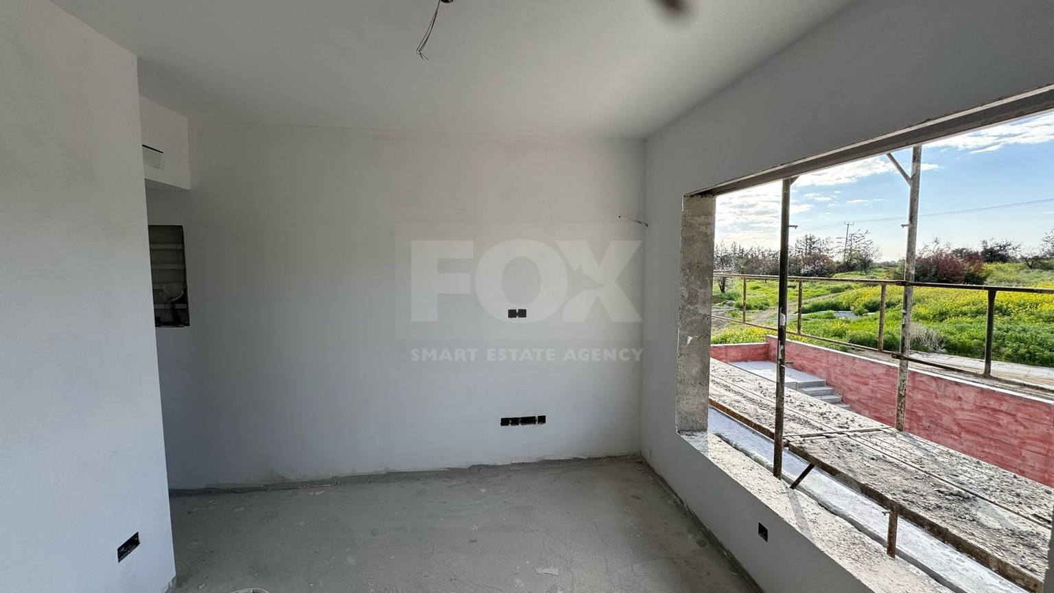 Modern  House with Pool For Sale in Parekklisia