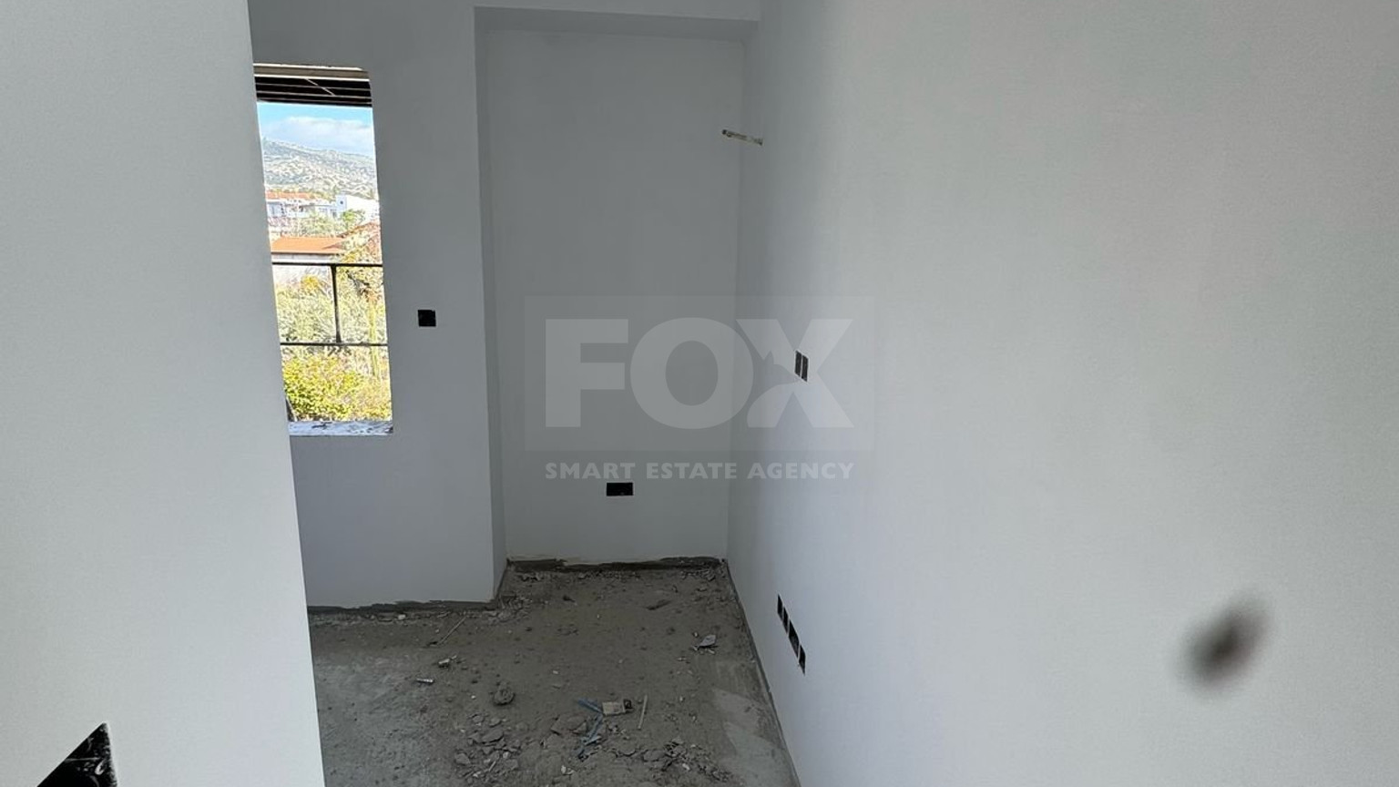 Modern  House with Pool For Sale in Parekklisia