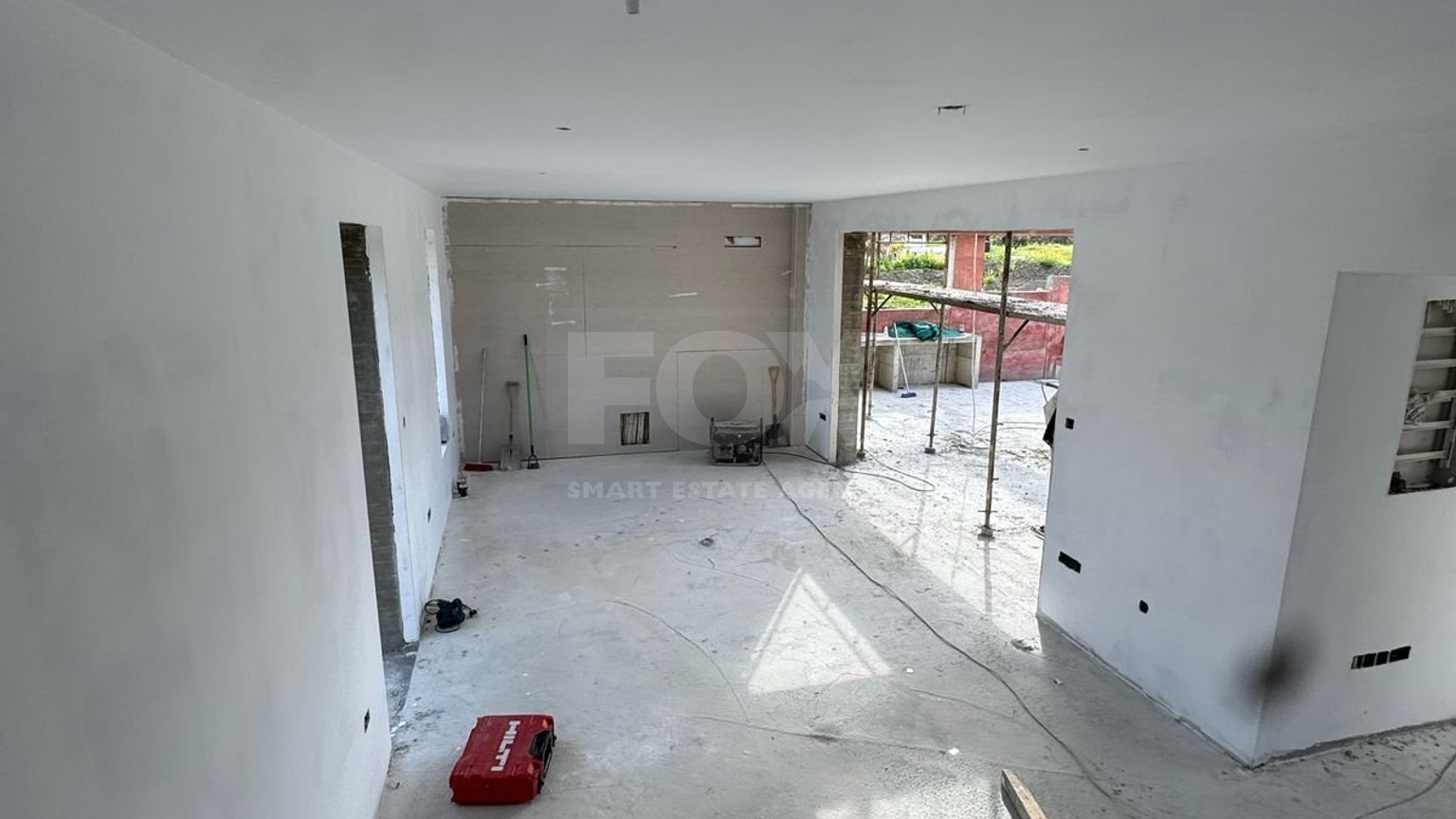 Modern  House with Pool For Sale in Parekklisia
