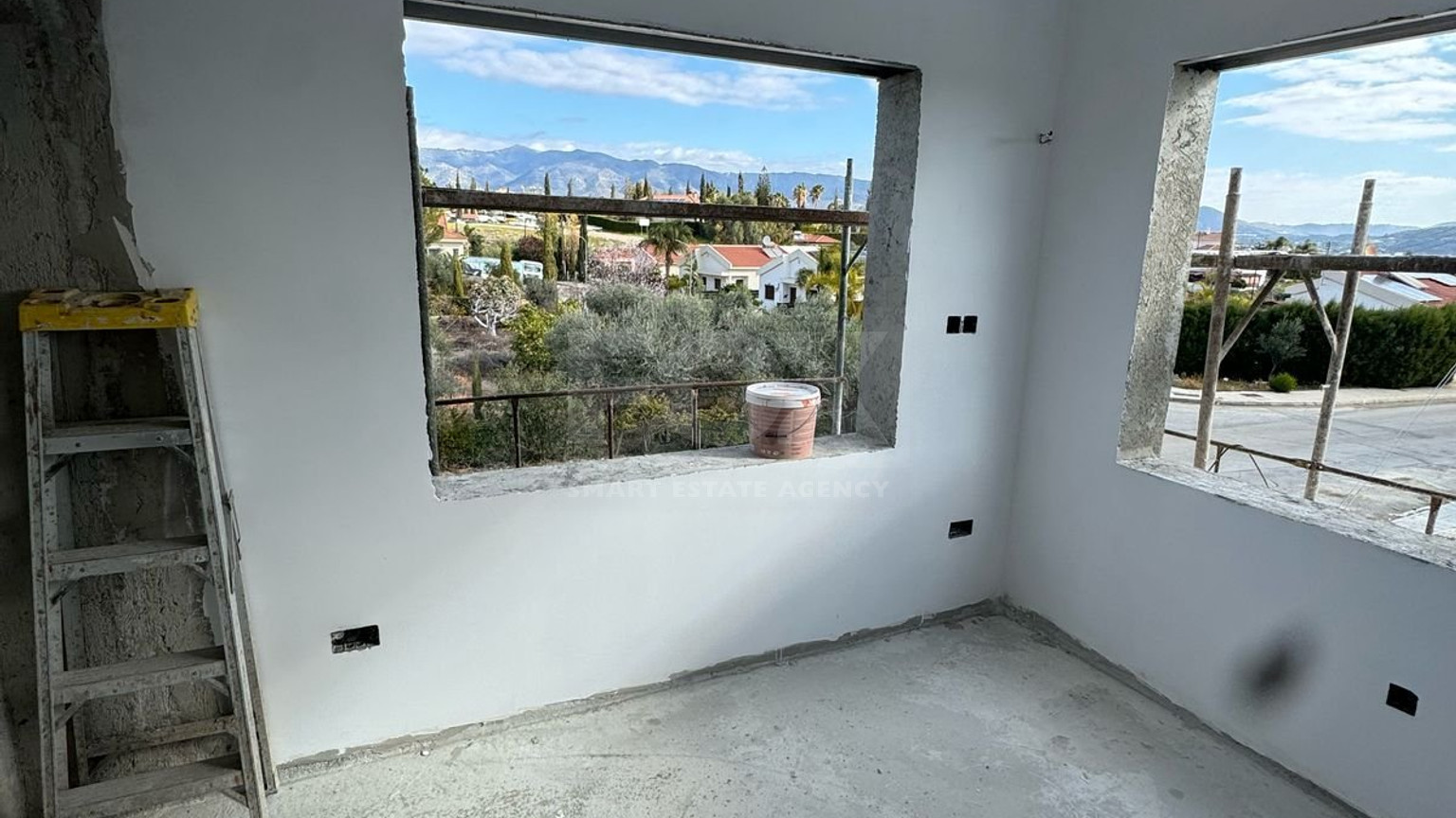 Modern  House with Pool For Sale in Parekklisia