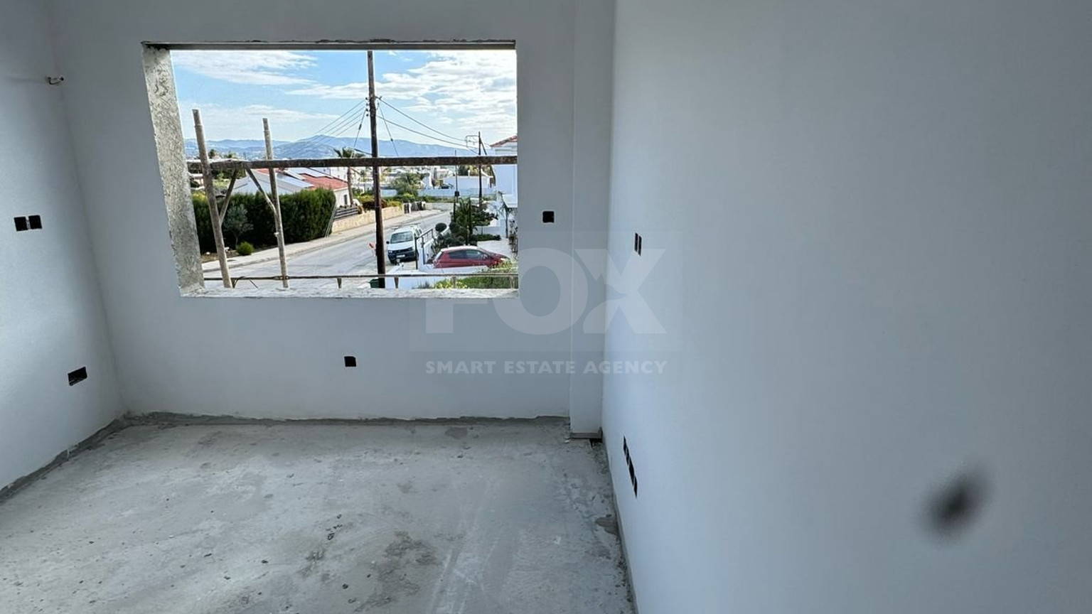 Modern  House with Pool For Sale in Parekklisia