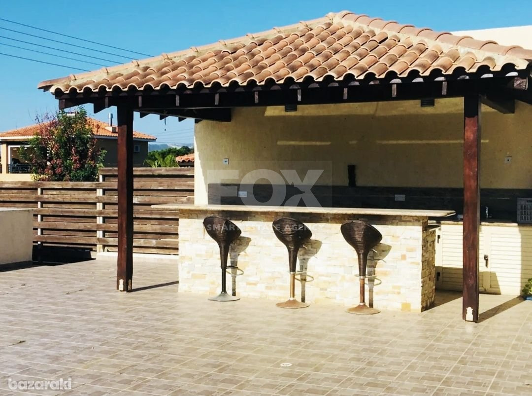 Spacious luxury detached villa with sea view pool for rent in Paramali